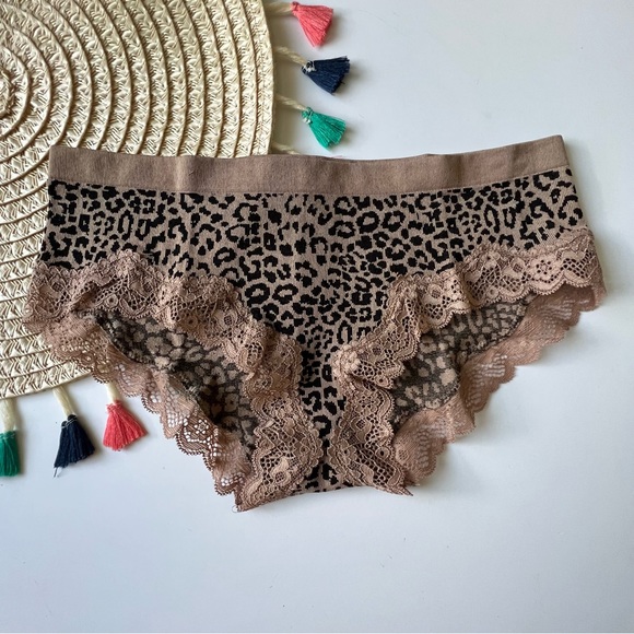 Victoria’s Secret Seamless Rib Hiphugger Panty Leopard Medium NEW - Picture 1 of 4